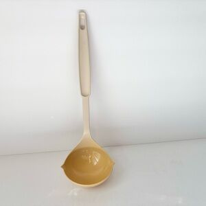 🎁5/$25 Vintage Ekco Almond Nylon Soup Ladle